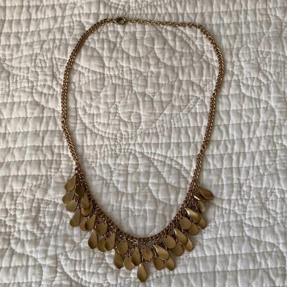 Chic Golden Leaf Necklace